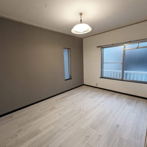ブラウンで高級感のある2DK|新規アクセントクロス|西荻リノベブログ